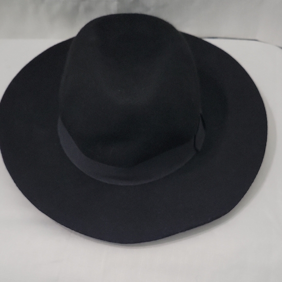 Kendall & Kylie 100% Wool Elegant Black Hat - Picture 1 of 6